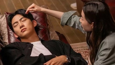 Manhwi Crashes a Blind Date, Putting Inhae in Danger