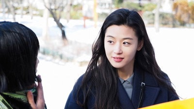 Do you know someone named Kang Ji-hyeon? I heard you went to the same high school…