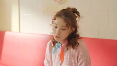 Jusil Agonizes Over the Designer Bag from Sangnam